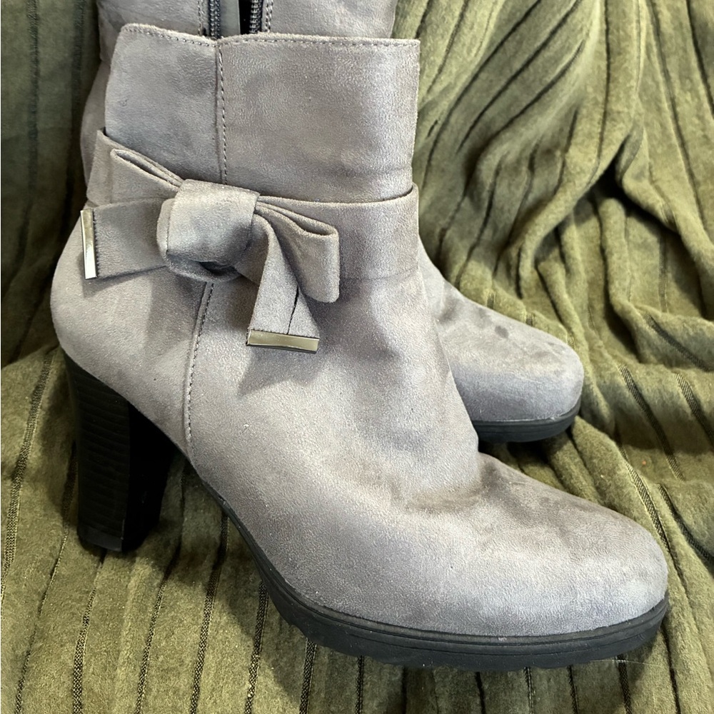 Elegant Gray Ankle Boots